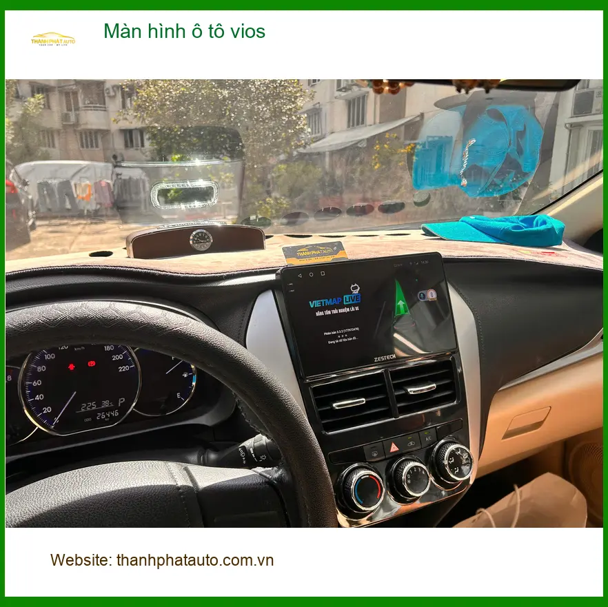 Anh Quang lắp màn hình ô tô Vios tại Quận Gò Vấp vì màn hình zin quá cũ, hay đơ