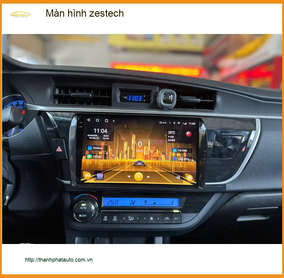 Chú Cường lắp màn hình Zestech cho Toyota Camry tại Quận Bình Tân để xem bản đồ tiện lợi