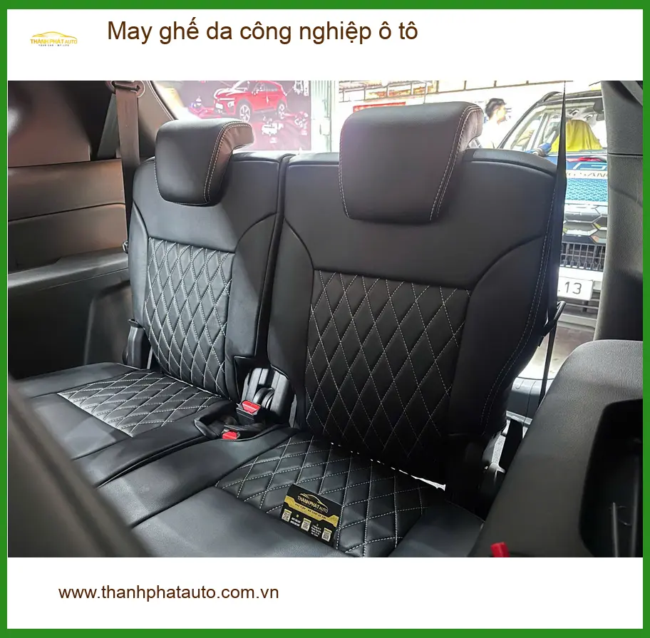 Anh Khang may ghế da công nghiệp ô tô Kia Sorento tại Quận 12 để xe trông mới hơn ảnh thực tế 4