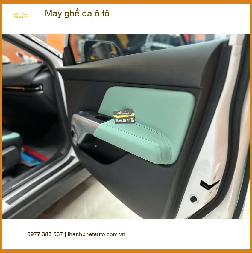 Chị Hương Giang may ghế da ô tô Mazda 3 tại Quận 4 để nội thất sang trọng hơn