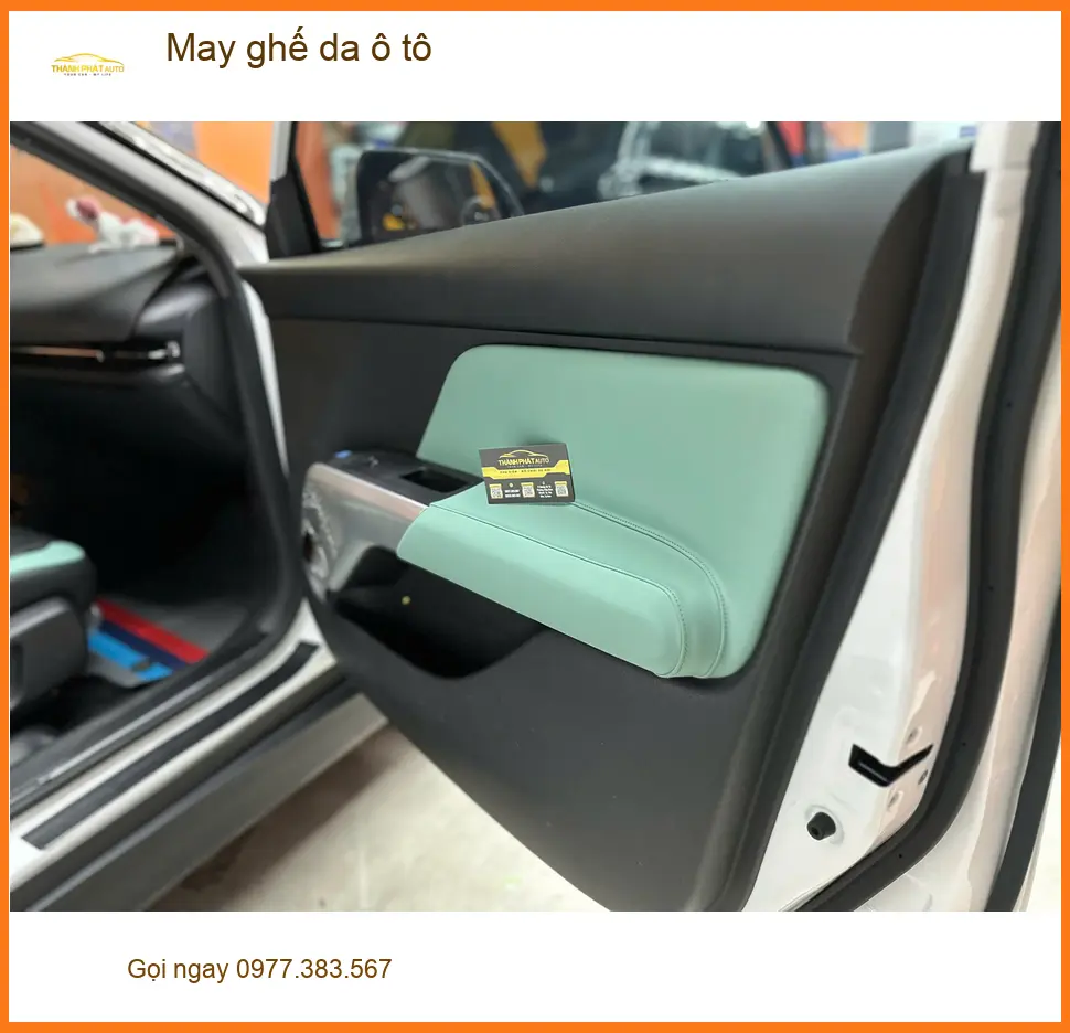 Anh Phước may ghế da ô tô Ford Everest tại Quận 9 cho xe mới thêm sang. ảnh thực tế 2