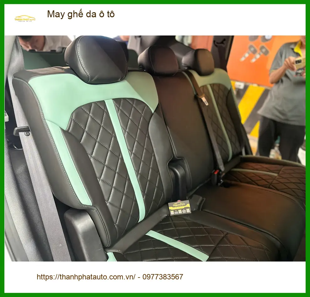 Anh Phước may ghế da ô tô Ford Everest tại Quận 9 cho xe mới thêm sang. ảnh thực tế 5
