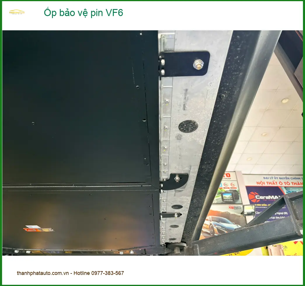 Chị Thảo lắp ốp bảo vệ pin VinFast VF6 tại Quận Thủ Đức để an tâm hơn khi di chuyển xa ảnh thực tế 5