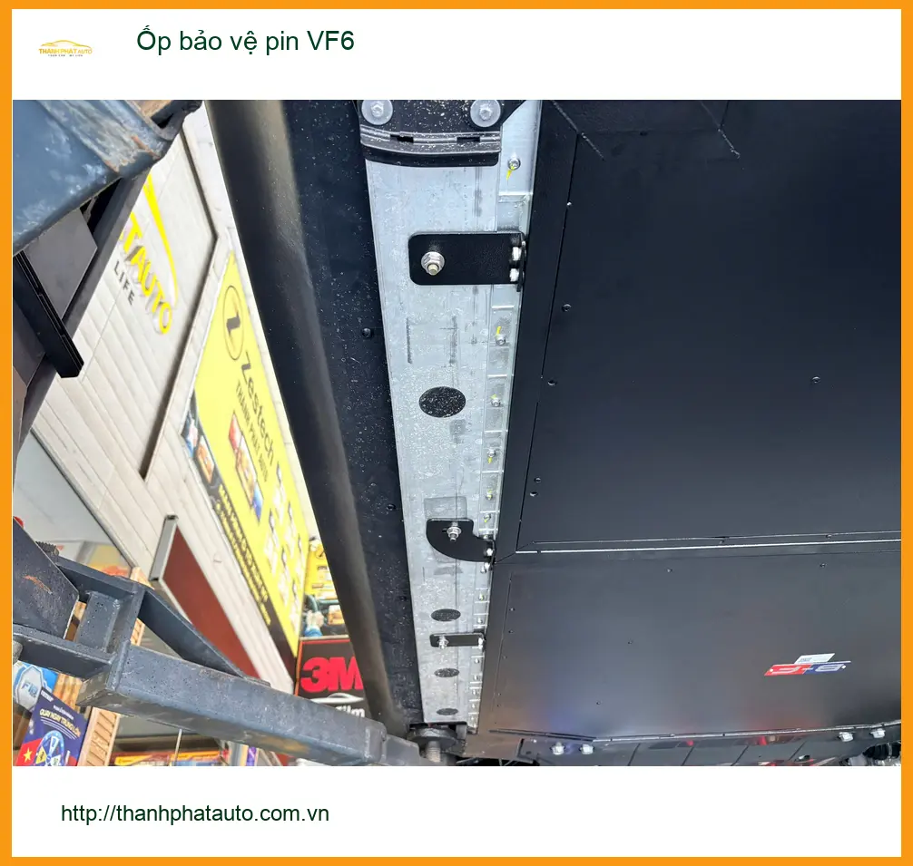 Anh Minh lắp ốp bảo vệ pin VinFast VF6 tại Hóc Môn để tăng độ bền ảnh thực tế 2
