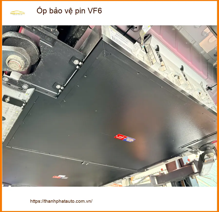 Chị Ánh lắp ốp bảo vệ pin VinFast VF6 tại Quận Tân Phú để xe bền bỉ hơn ảnh thực tế 4