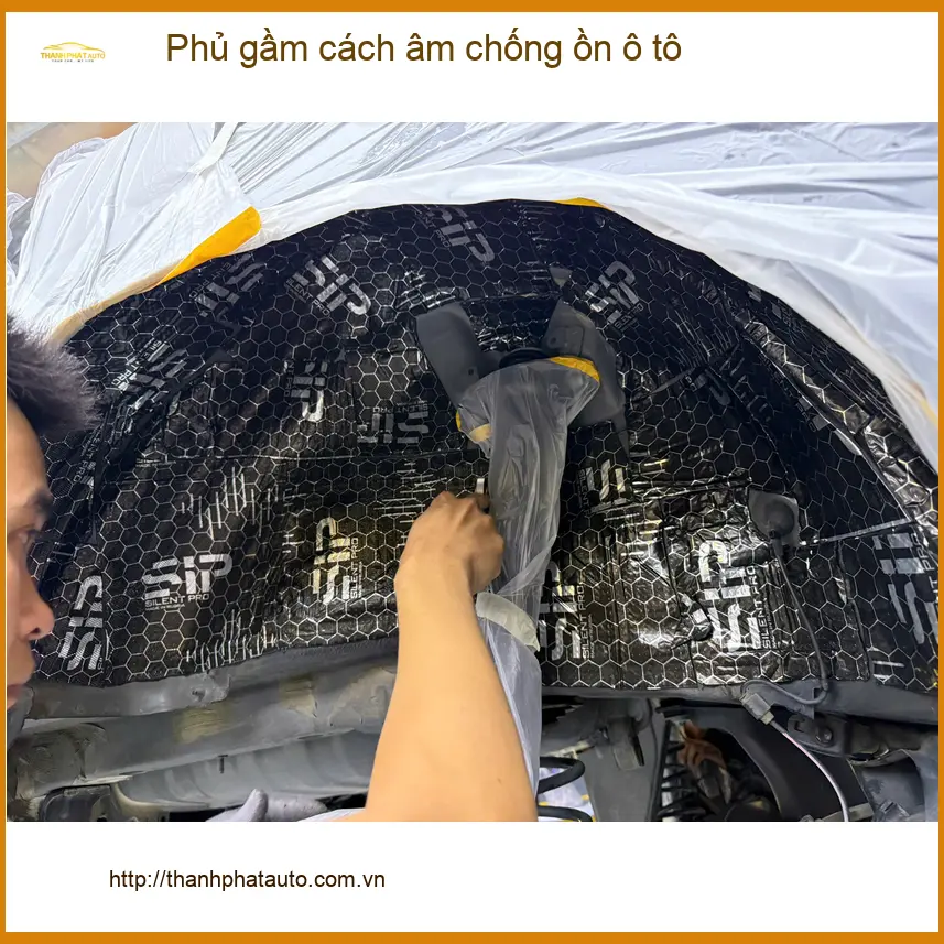 Chú Minh Honda CRV phủ gầm cách âm chống ồn ô tô tại Quận 9 vì tiếng ồn khó chịu ảnh thực tế 2