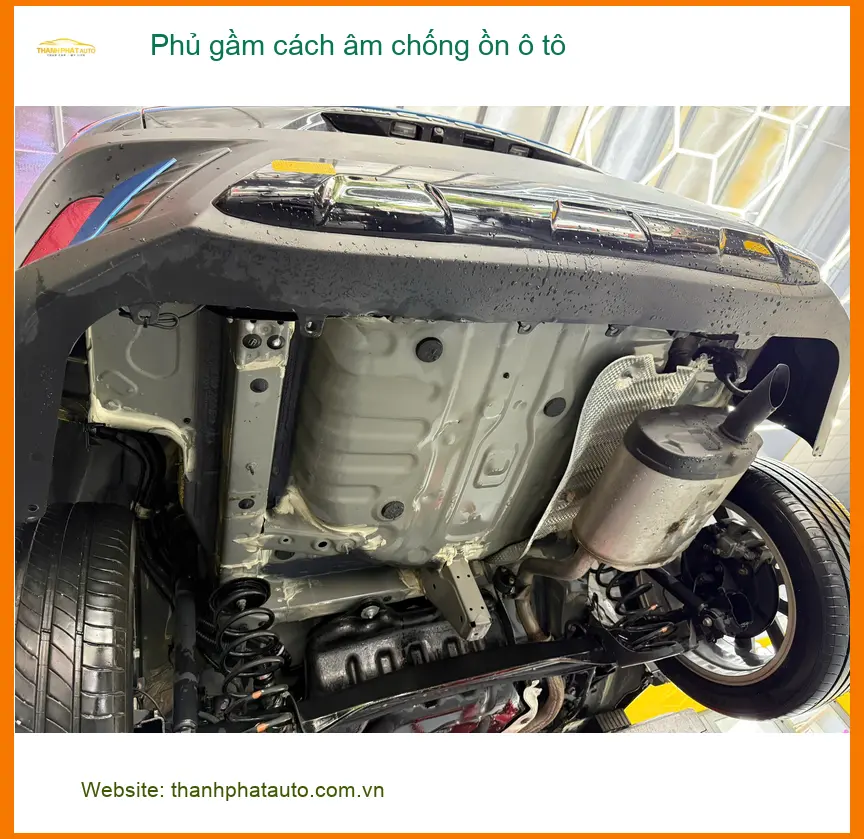 Chú Minh Honda CRV phủ gầm cách âm chống ồn ô tô tại Quận 9 vì tiếng ồn khó chịu ảnh thực tế 3