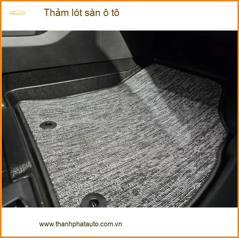 Anh Khải thay thảm lót sàn ô tô Hyundai Creta tại Quận 12 để nội thất luôn sạch đẹp