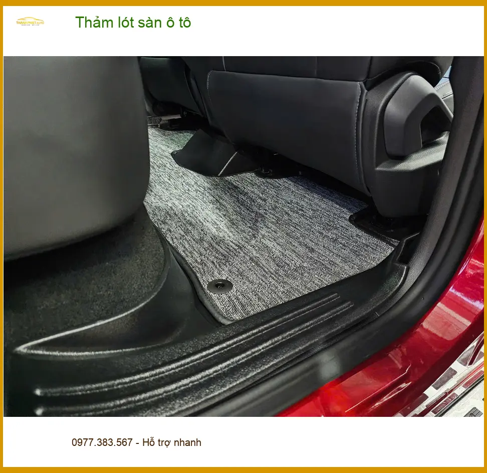 Chị Thùy thay thảm lót sàn ô tô Hyundai Accent tại Hóc Môn vì thảm cũ đã rách