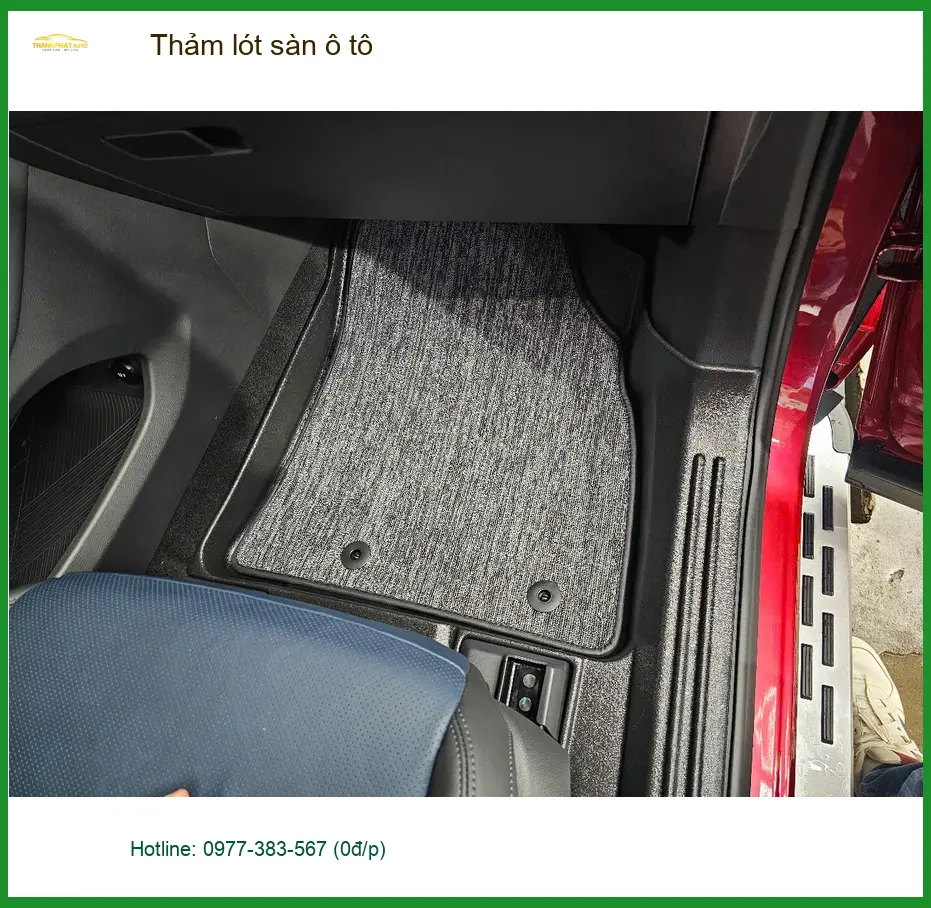 Chị Thùy thay thảm lót sàn ô tô Hyundai Accent tại Hóc Môn vì thảm cũ đã rách ảnh thực tế 2