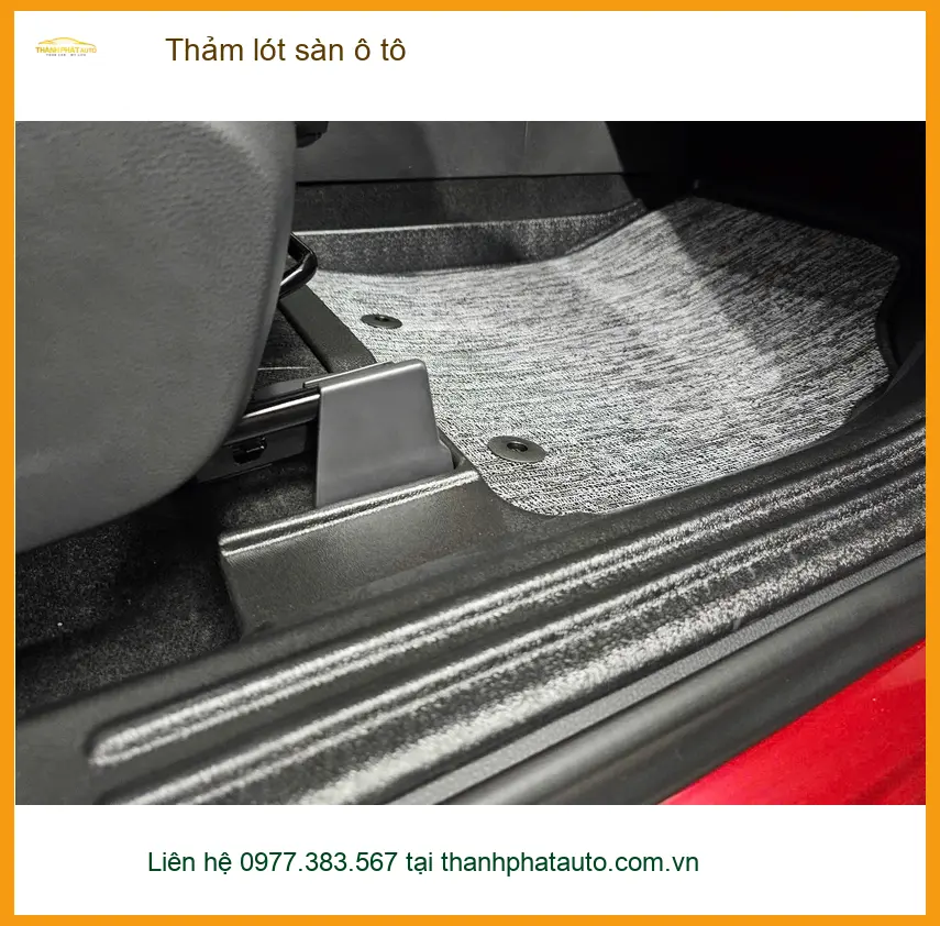 Chị Thùy thay thảm lót sàn ô tô Hyundai Accent tại Hóc Môn vì thảm cũ đã rách ảnh thực tế 4
