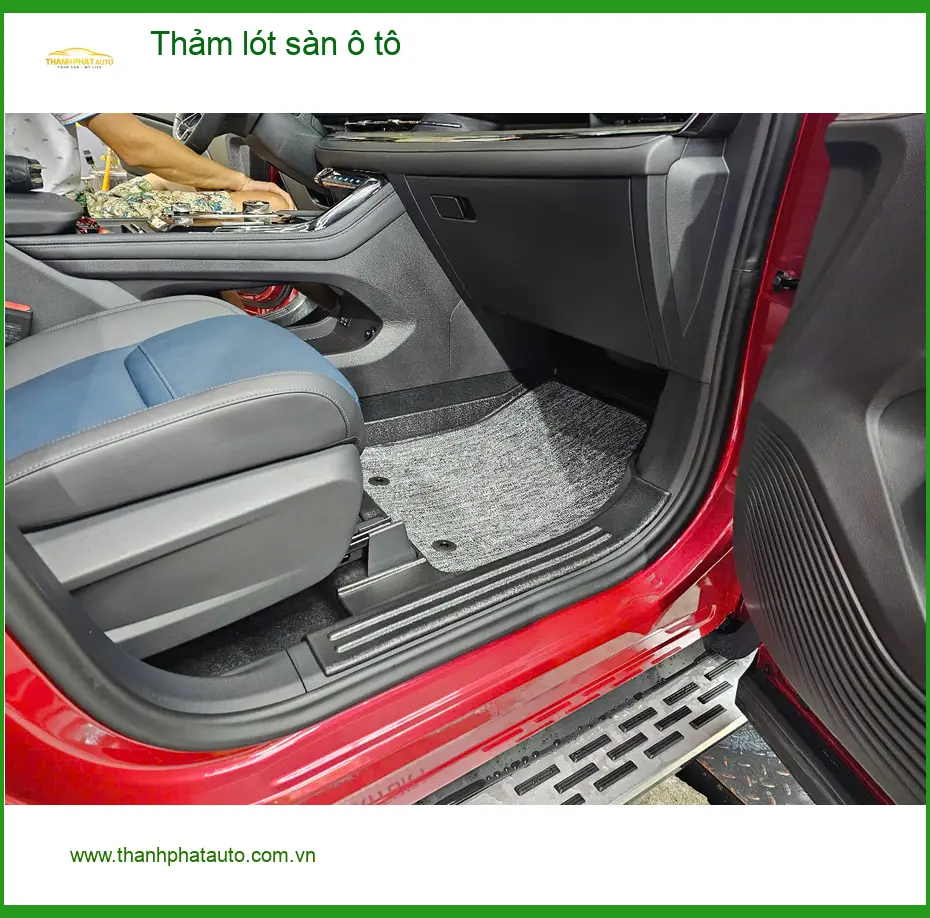 Bác Lân thay thảm lót sàn ô tô cho Suzuki Swift tại Quận 5 vì thảm cũ đã sờn rách ảnh thực tế 2
