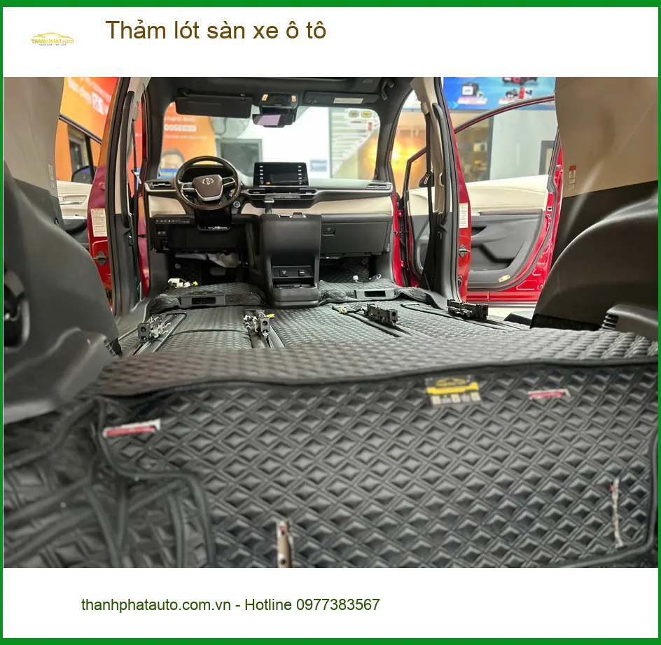 Anh Minh thay thảm lót sàn xe ô tô Hyundai Accent tại Quận Tân Bình vì thảm cũ đã sờn rách ảnh thực tế 2