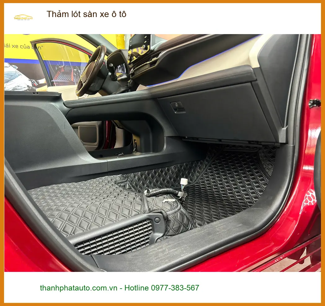 Anh Minh thay thảm lót sàn xe ô tô Hyundai Accent tại Quận Tân Bình vì thảm cũ đã sờn rách ảnh thực tế 4