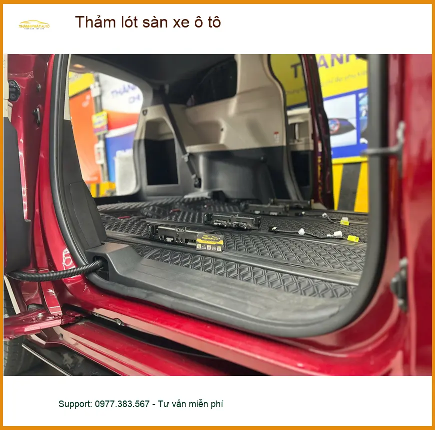 Chị Phượng thay thảm lót sàn ô tô Hyundai Santa Fe tại Quận 12 cho sạch ảnh thực tế 2