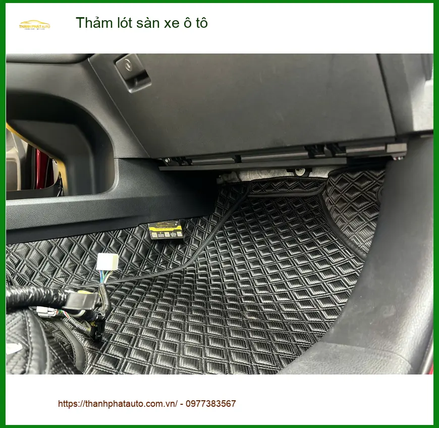 Chị Phượng thay thảm lót sàn ô tô Hyundai Santa Fe tại Quận 12 cho sạch ảnh thực tế 3