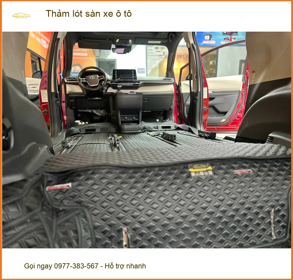 Anh Minh thay thảm lót sàn xe ô tô Hyundai Accent tại Quận Thủ Đức.