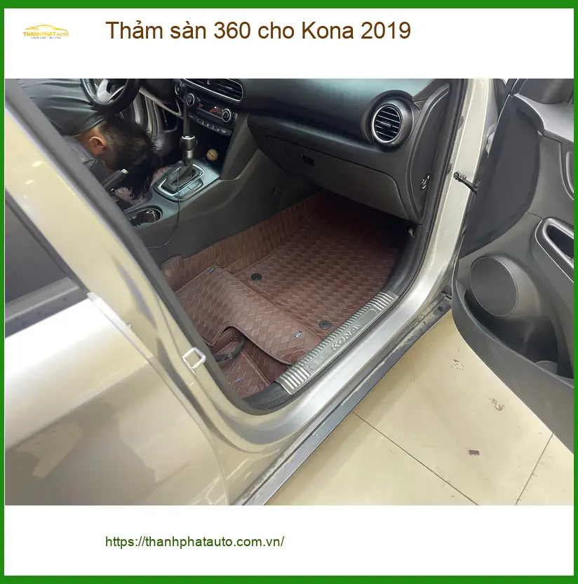 Chị Thanh lắp Thảm sàn 360 cho Kona 2019 tại Hóc Môn để giữ xe sạch sẽ ảnh thực tế 4