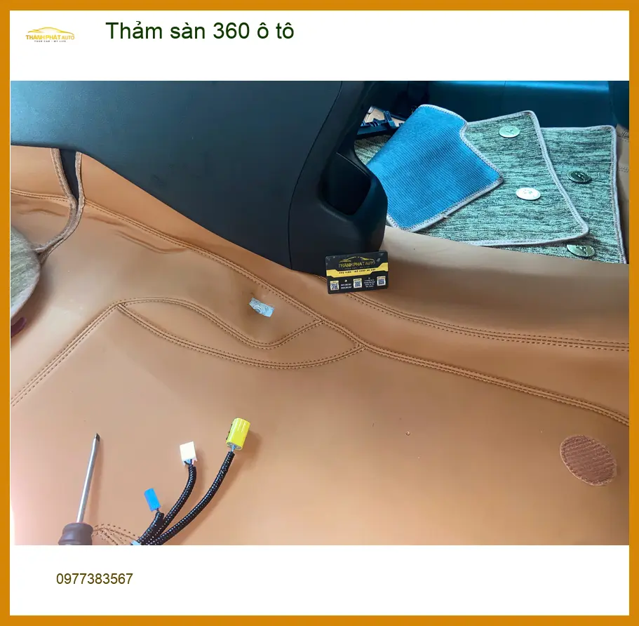 Anh Tuấn lắp thảm sàn 360 ô tô cho Kia Carnival tại Quận Thủ Đức để giữ nội thất luôn sạch đẹp