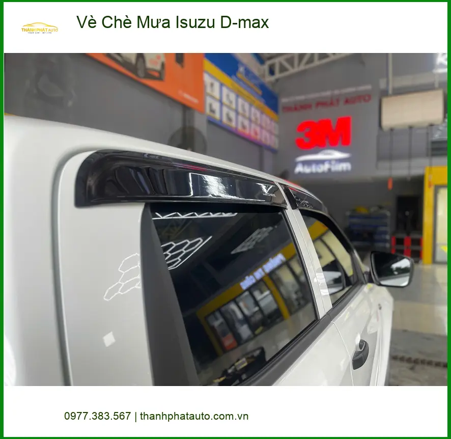 Anh Trọng lắp Vè Che Mưa Isuzu D-max tại Quận Tân Phú tránh nước hắt khi trời mưa