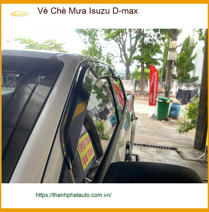 Anh Trọng lắp Vè Che Mưa Isuzu D-max tại Quận Tân Phú tránh nước hắt khi trời mưa ảnh thực tế 4