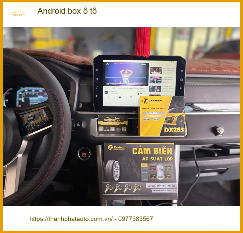 Anh Khải lắp Android box ô tô cho Honda CRV tại Quận 2 để giải trí.