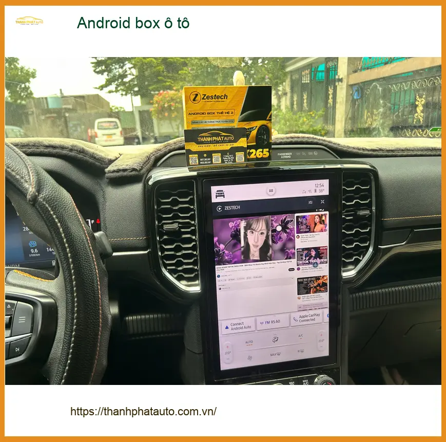 Anh Tấn lắp Android box ô tô cho Honda CRV tại Quận 12 để giữ màn zin và xem YouTube ảnh thực tế 2