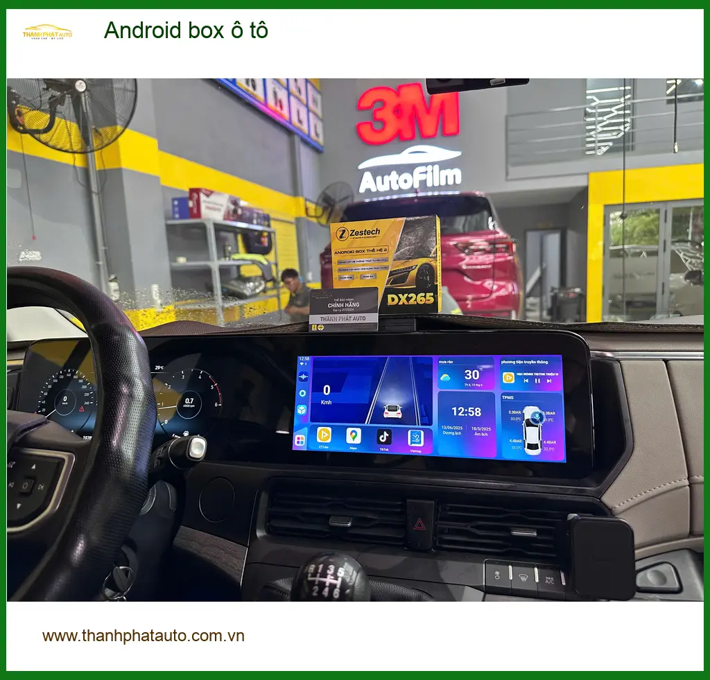 Anh Khải lắp Android box ô tô Hyundai Santa Fe tại Quận 3 xem YouTube.
