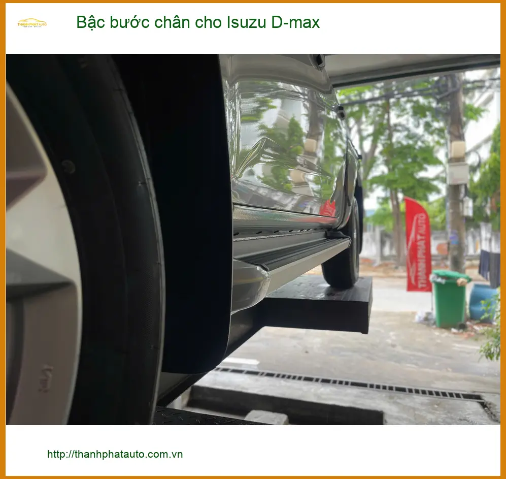Anh Tùng lắp bậc bước chân Isuzu D-max tại Quận Phú Nhuận ảnh thực tế 2