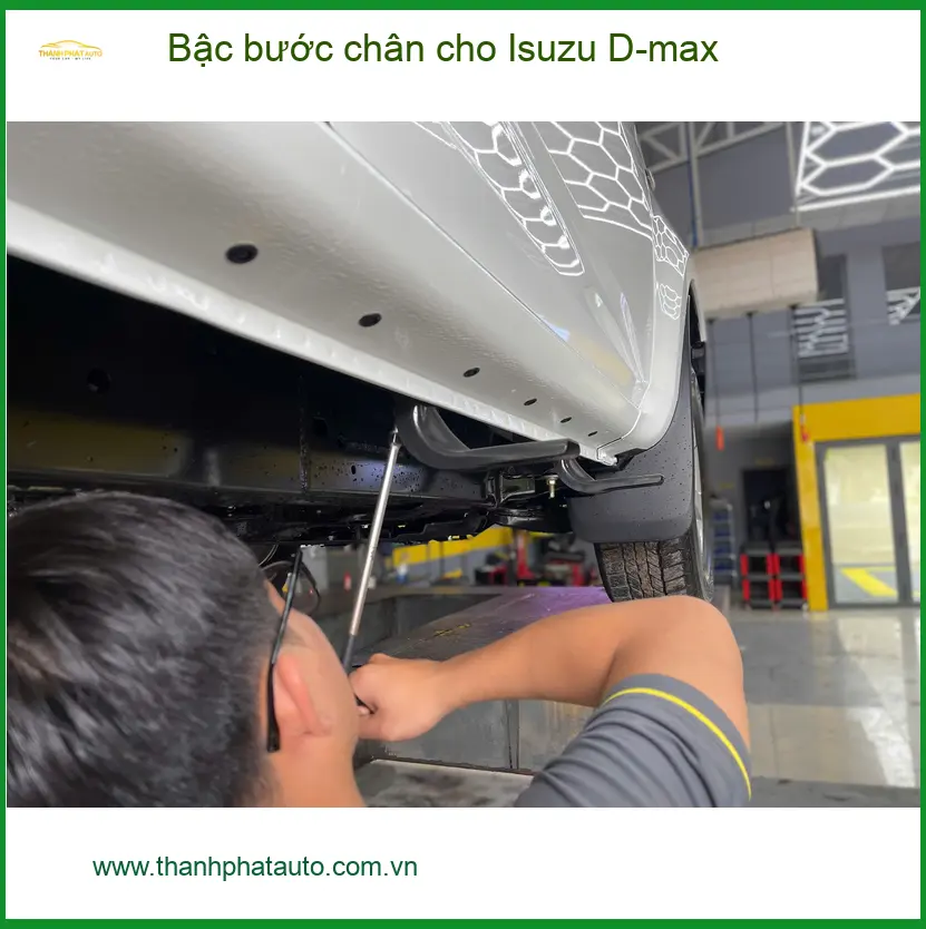 Anh Tùng lắp bậc bước chân Isuzu D-max tại Quận Phú Nhuận ảnh thực tế 4