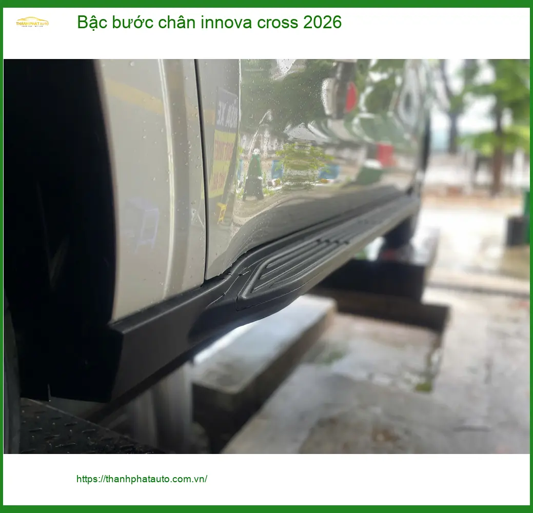 Anh Minh Lắp Bậc Bước Chân Innova Cross 2026 Tại Quận Bình Tân