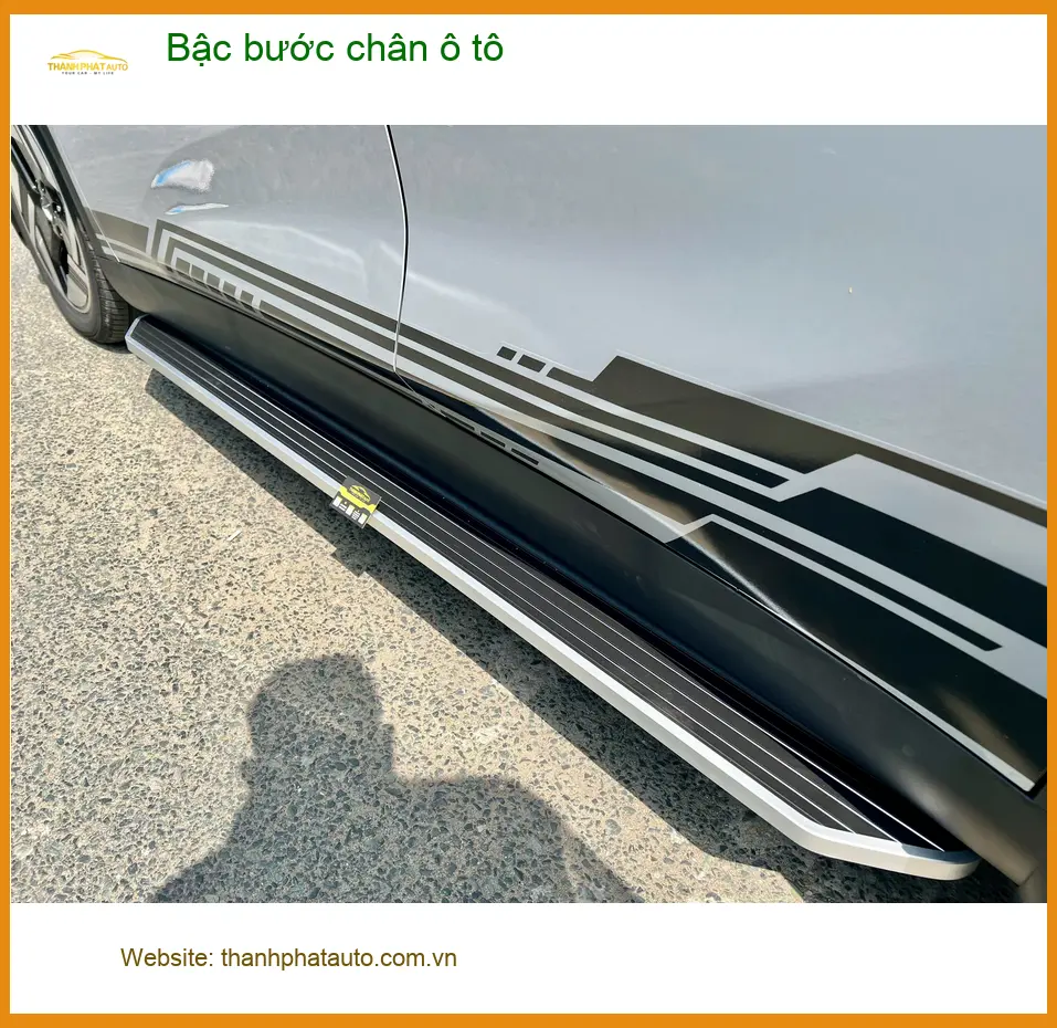 Chú Quang lắp bậc bước chân ô tô Honda CRV tại Quận 4 vì gia đình có trẻ nhỏ