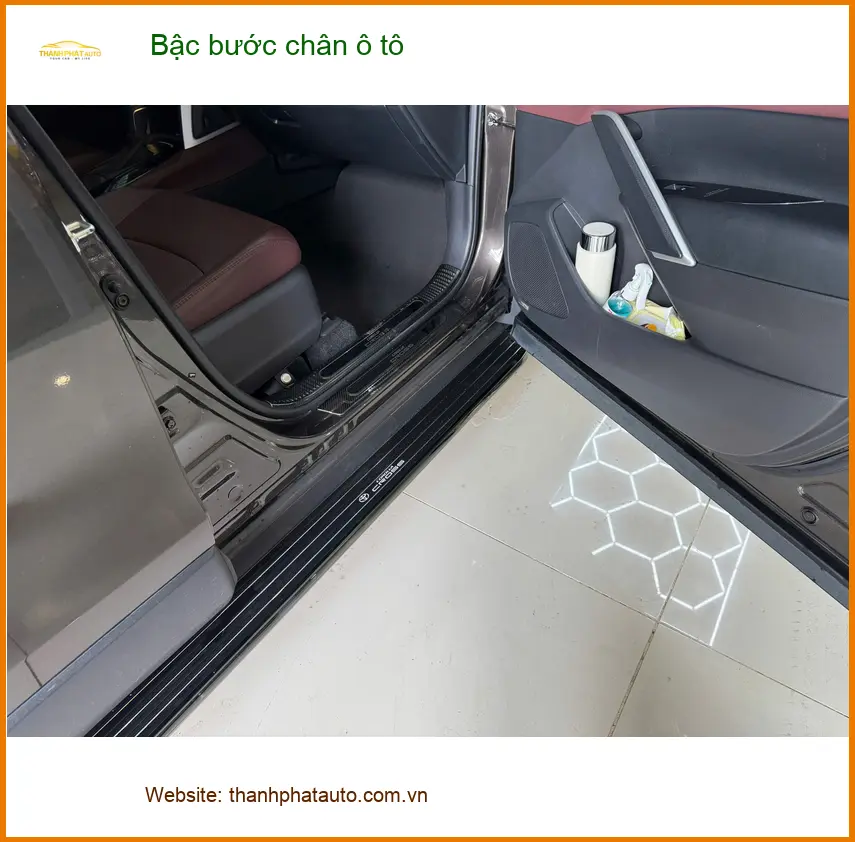 Anh Bình lắp bậc bước chân ô tô Ford Everest tại Quận 10 để xe đẹp hơn ảnh thực tế 3