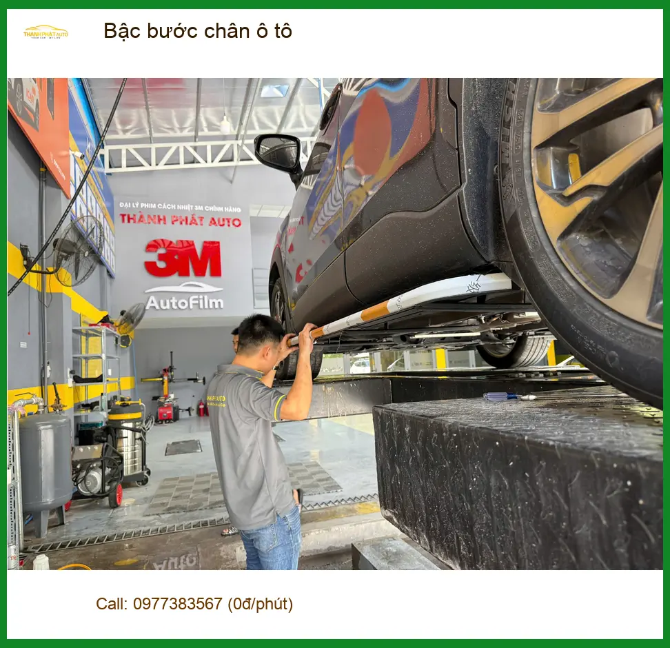Chị Thảo lắp bậc bước chân ô tô Hyundai Santa Fe tại Quận 4 cho gia đình dễ lên xuống ảnh thực tế 4