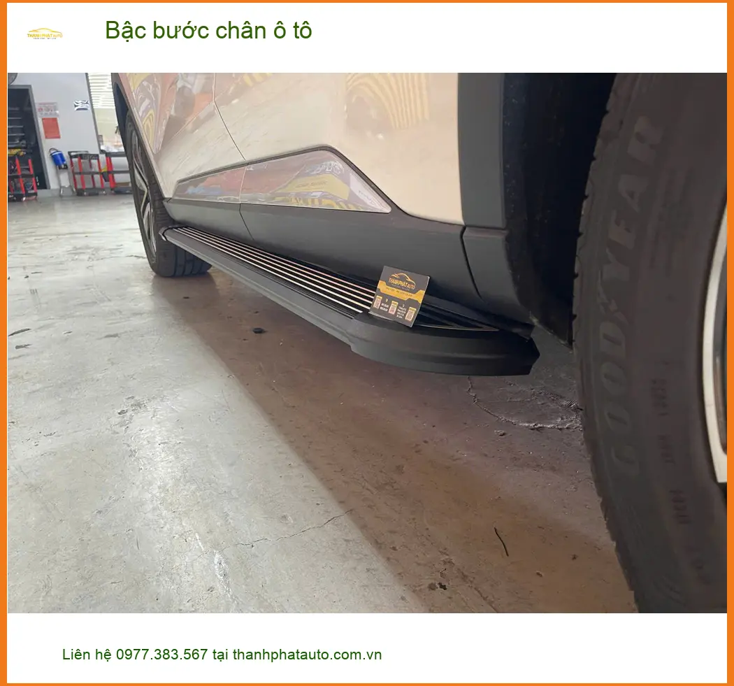 Anh Kiên lắp bậc bước chân xe Ford Everest tại Quận 10 vì xe cao