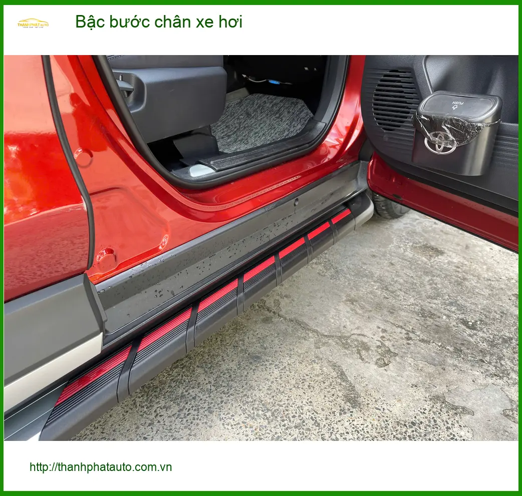 Chị Lan Anh gắn bậc bước chân Ford Everest Quận 11 để gia đình tiện nghi hơn