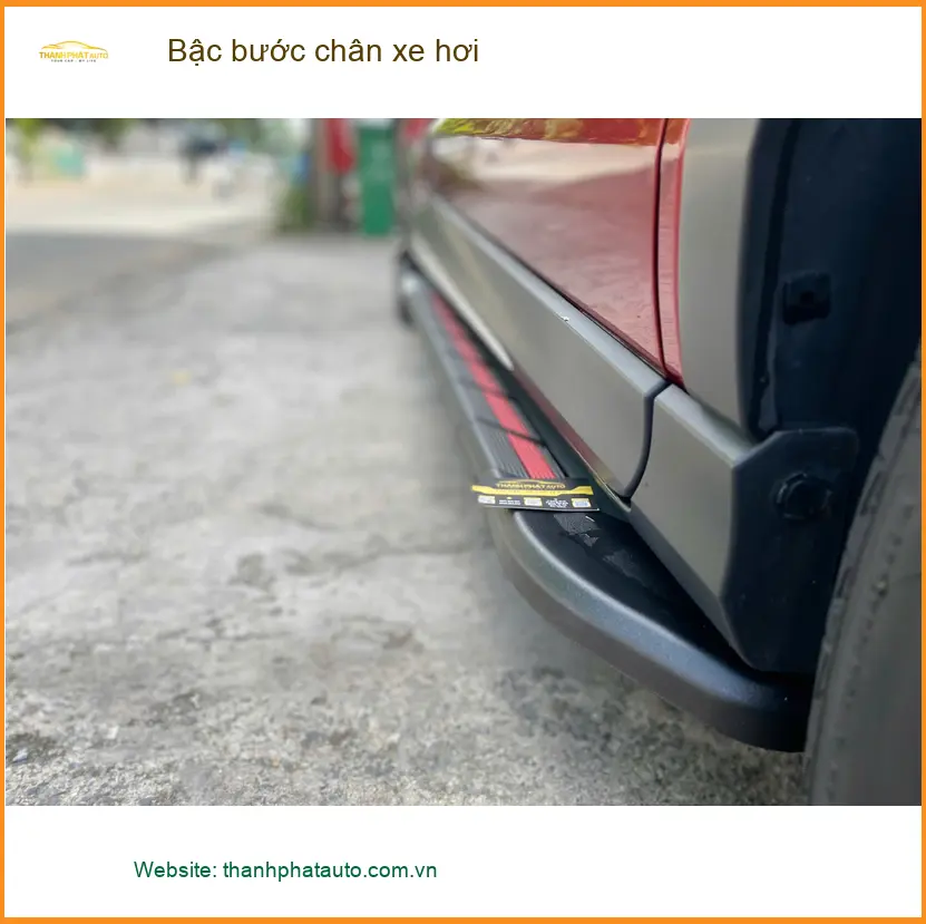 Chị Lan Anh gắn bậc bước chân Ford Everest Quận 11 để gia đình tiện nghi hơn ảnh thực tế 2