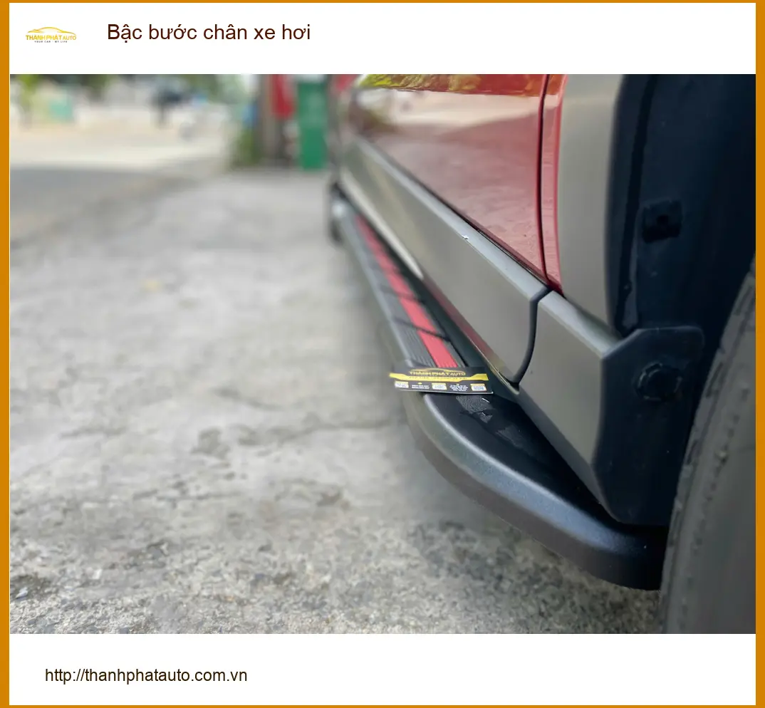 Chị Thảo lắp bậc bước chân xe hơi cho Hyundai SantaFe tại Quận 4