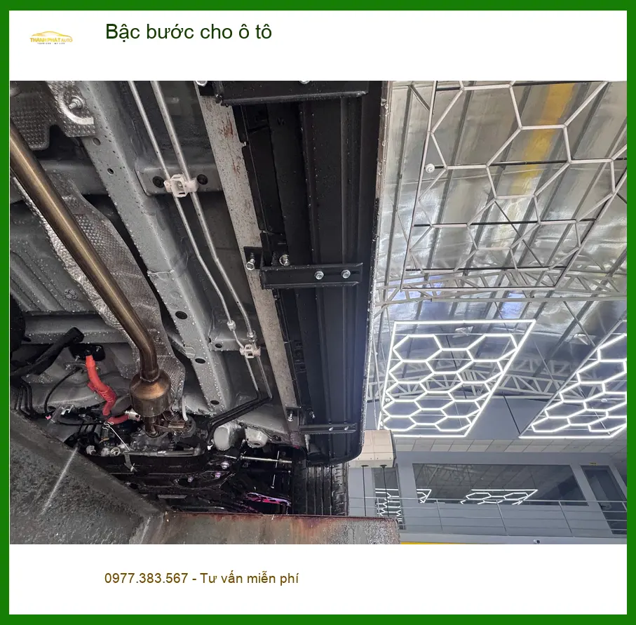 Ông Thắng lắp bậc bước cho Ford Everest ở Củ Chi tiện cho gia đình ảnh thực tế 2