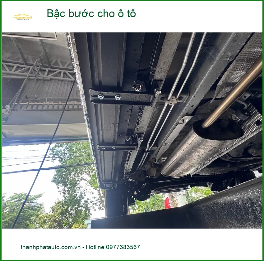 Ông Thắng lắp bậc bước cho Ford Everest ở Củ Chi tiện cho gia đình ảnh thực tế 3