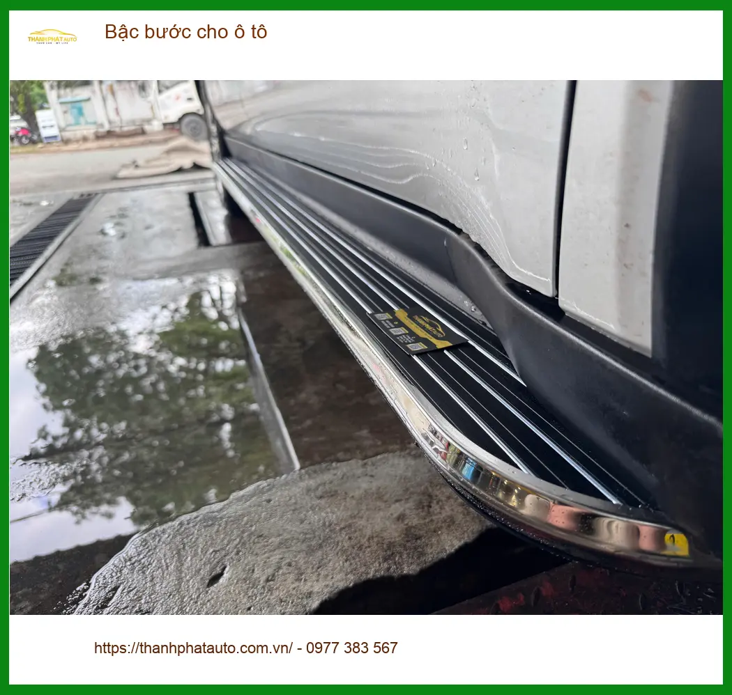 Chị Yến lắp bậc bước cho Toyota Fortuner ở Quận 11, xe thêm tiện nghi ảnh thực tế 3