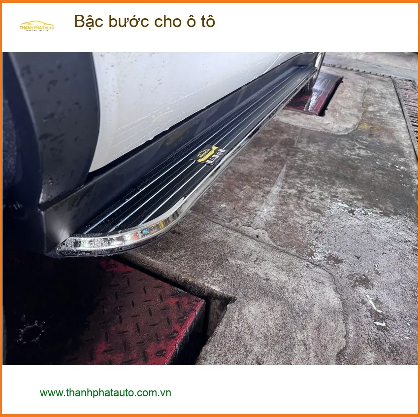 Chị Yến lắp bậc bước cho Toyota Fortuner ở Quận 11, xe thêm tiện nghi ảnh thực tế 4