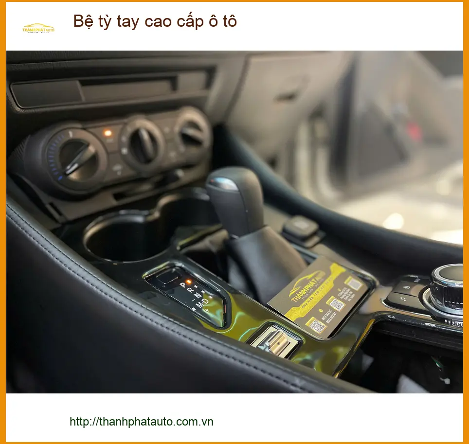 Chú Quốc Dũng lắp Bệ tỳ tay cao cấp ô tô cho Honda CRV ở Quận 3 ảnh thực tế 3