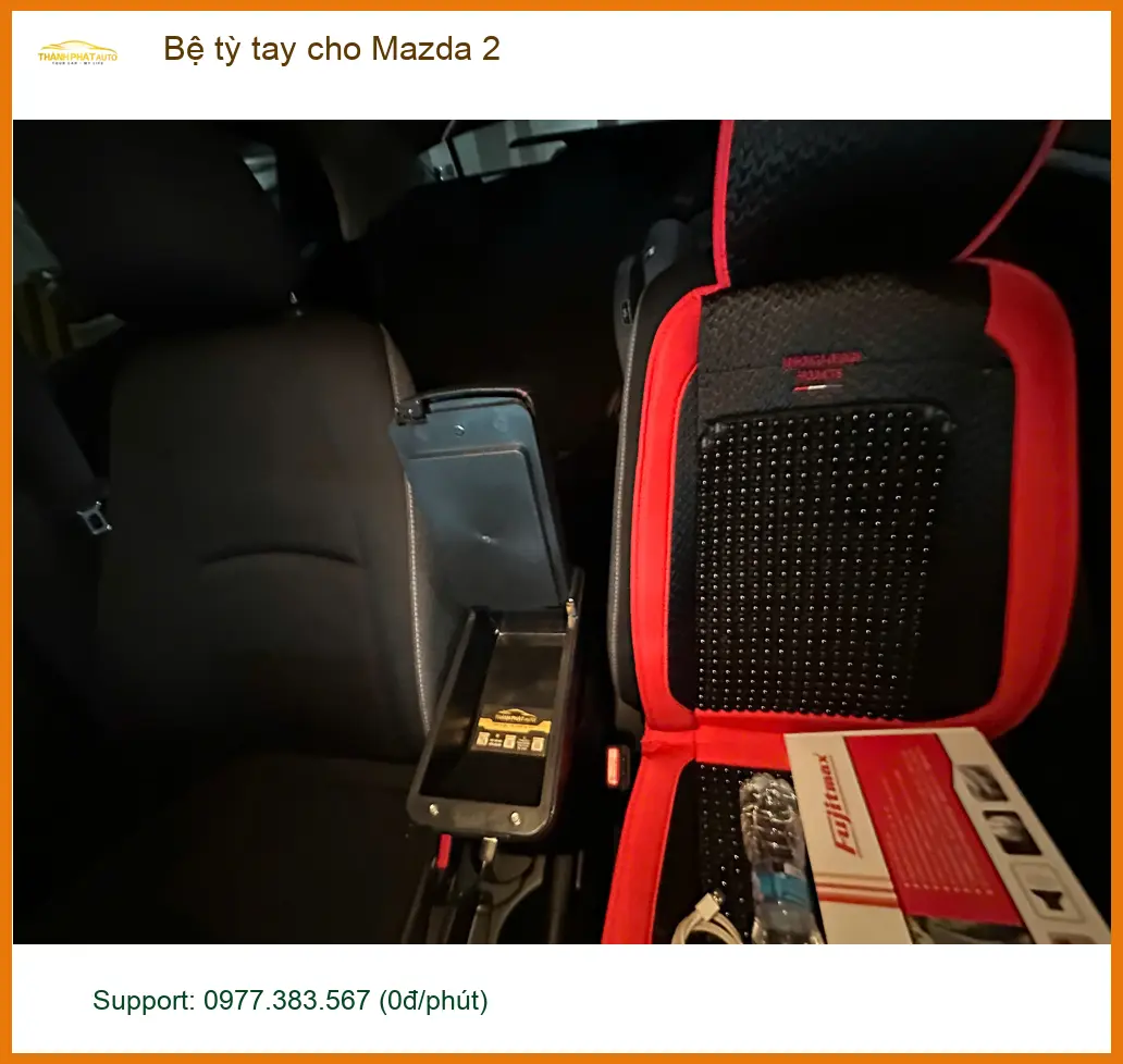 Anh Tú lắp bệ tỳ tay cho Mazda 2 ở Quận 12 để lái xe thoải mái hơn