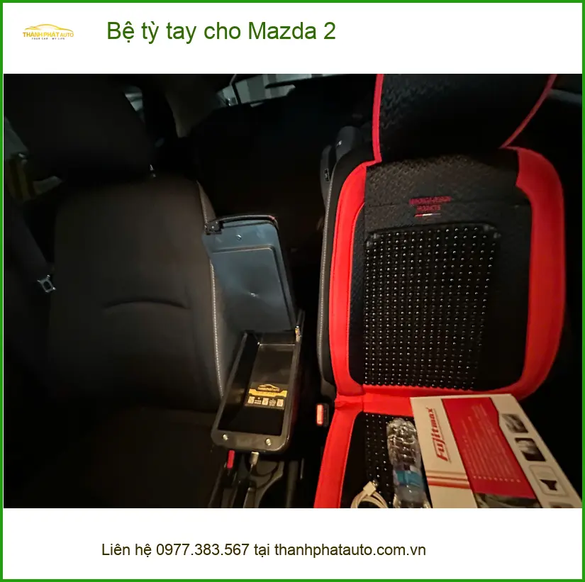 Chị Thảo lắp bệ tỳ tay Mazda 2 tại Hóc Môn để lái xe đỡ mỏi ảnh thực tế 3