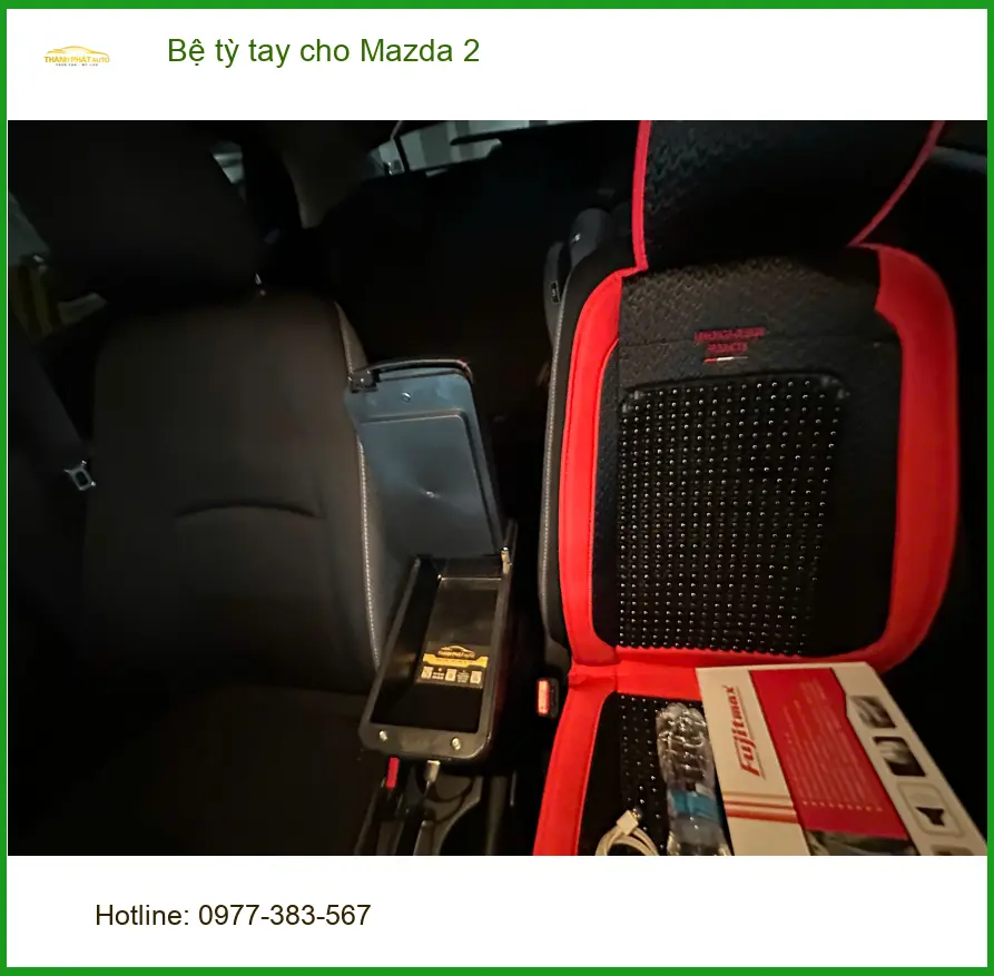 Anh Khải lắp bệ tỳ tay cho Mazda 2 tại Cần Giờ để giảm mỏi tay