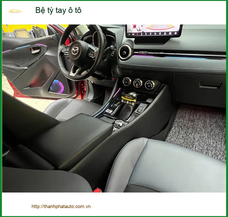 Anh Tấn lắp bệ tỳ tay ô tô cho Hyundai Accent tại Hóc Môn để thoải mái hơn khi di chuyển