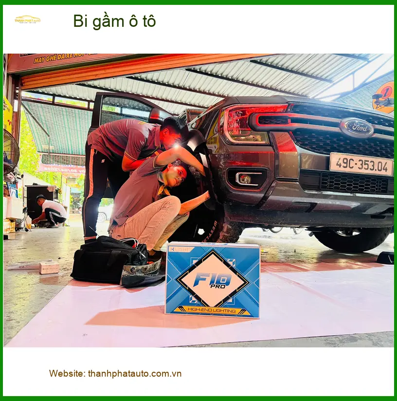 Chị Mai Anh độ bi gầm Hyundai Accent vì đèn zin không đủ sáng ở Quận 9