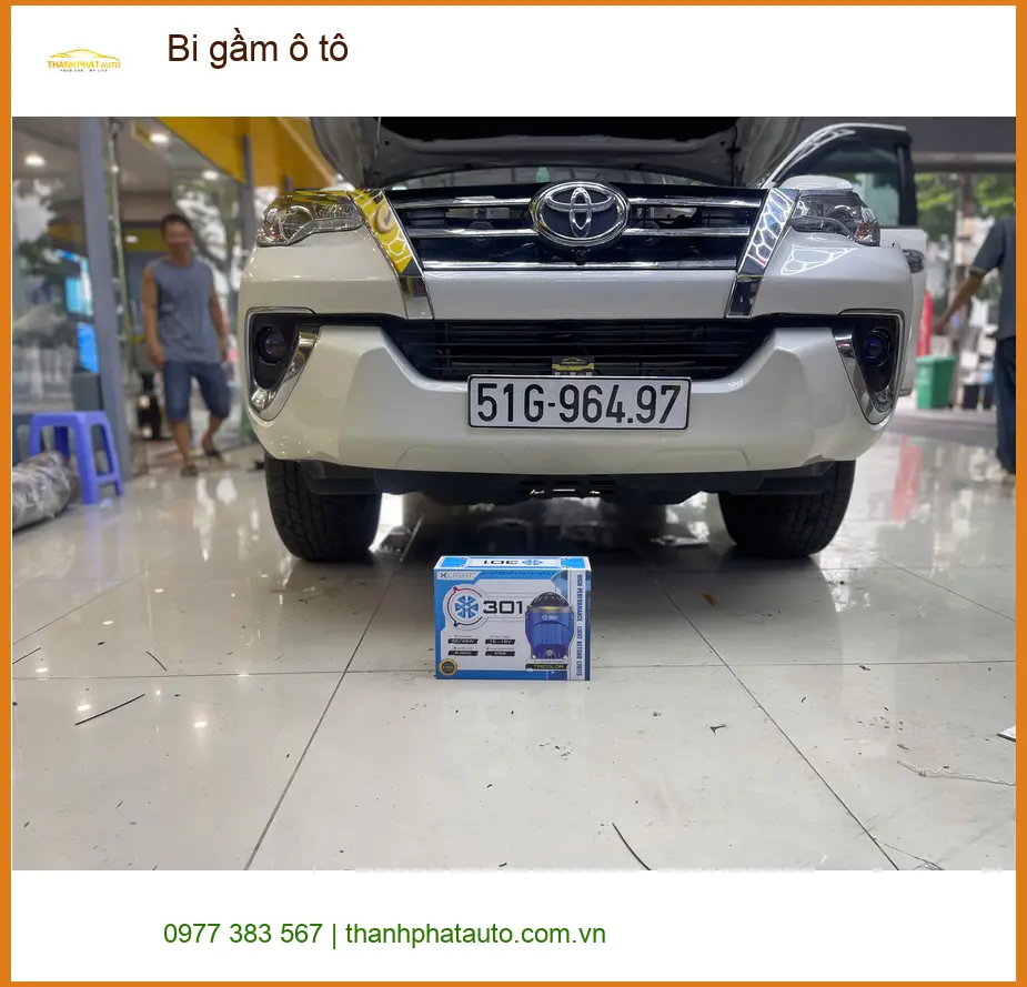 Chú Đạt lắp bi gầm ô tô cho Ford Everest tại Hóc Môn vì đèn zin tối quá