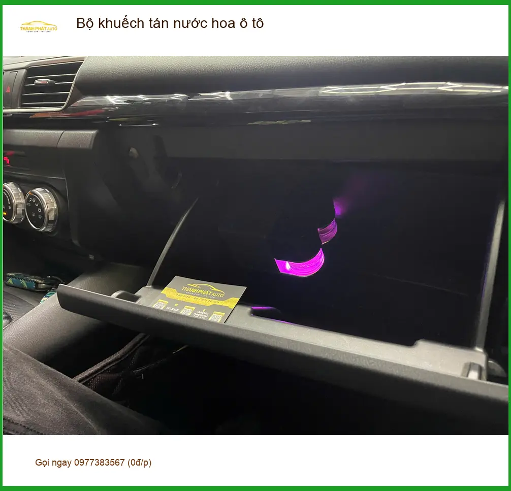 Chị Thảo lắp Bộ khuếch tán nước hoa ô tô cho Hyundai Santa Fe tại Quận 2